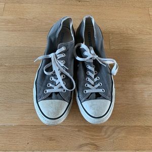 Men’s Chuck Taylor Low Size 10 Gray